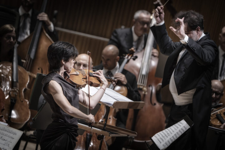 Ensems en su vacío desconcierto 47 FESTIVAL ENSEMS. ORQUESTRA DE VALÈNCIA. Łukasz Borowicz (director). Isabel Villanueva (viola). Programa: Obras de Wnuk-Nazarowa (Il tempo pasa. Passacaglia), Penderecki (Concierto para viola), Boulez (Livre pour cordes), y Schubert-Berio (Rendering). Lugar: Palau de les Arts (Auditori). Entrada: Alrededor de 1.200 personas. Fecha: sábado, 20 septiembre 2025