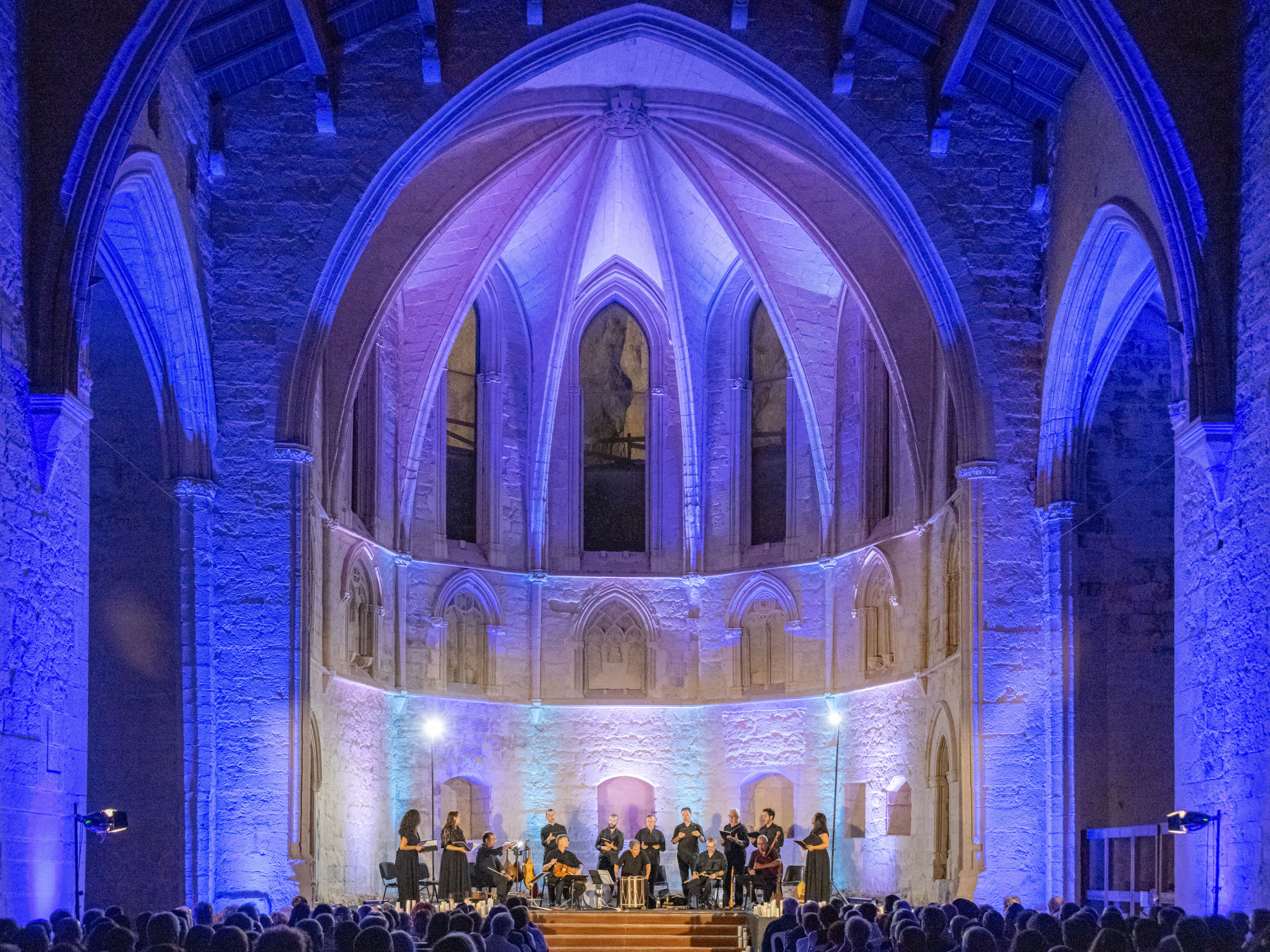 La formación valenciana Capella de Ministrers, dirigida por Carles Magraner, ofrecerá este programa en un concierto, que cuenta con el apoyo del Consorcio de la Ciudad de Cuenca y la colaboración de la UIMP, el INAEM, la Fundación Cultural CdM y la Catedral de Cuenca, donde se celebrará el 8 de noviembre a las 19h:00. Magraner: “Celebraremos el milenario del Monasterio de Montserrat y rendiremos homenaje al Llibre Vermell, una obra fundamental en la música antigua que reúne piezas de carácter popular de los siglos XIV y XV”.