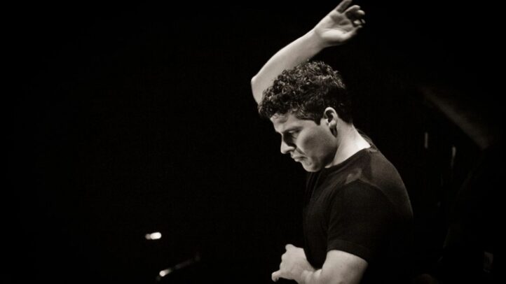 El viernes 17 de octubre, la Orquesta y Coro RTVE estrena la obra Metalepsis, de Josep Planells Schiaffino, Premio Reina Sofía de Composición Musical 2025. El concierto, dirigido por Christoph König, titular de la formación, contará con la presencia de S.M. la Reina Doña Sofía, quien hará entrega de este galardón, otorgado Fundació Ferrer de Música, y dotado con 100.000 euros. Completa el concierto el reconocido Réquiem de Fauré. 