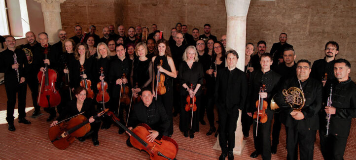 La Orquesta de Extremadura (OEX) conmemora su aniversario, reviviendo su concierto inaugural 25 años después. Jesús Amigo vuelve a ponerse al frente de la formación extremeña, de la cual fue su primer titular, con un programa formado por obras de Beethoven. Guadalupe y Badajoz son las dos ciudades que vivirán esta celebración musical. 