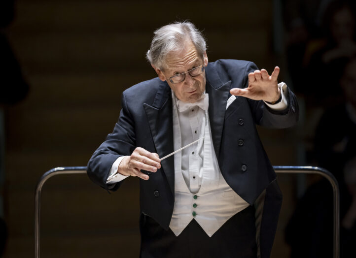 John Eliot Gardiner impone criterio ORQUESTRA DE LA COMUNITAT VALENCIANA. John Eliot Gardiner (director). Programa: Obras de Dvořák (Sexta sinfonía) y Sibelius (Quinta sinfonía). ­Lu­gar: Palau de les Arts (Auditori). Entrada: Alrededor de 1.200. Fecha: Miércoles, 12 noviembre 2025.