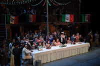 L’elisir d’amore, la comedia más popular de Donizetti y una de las joyas más queridas del bel canto, vuelve al Gran Teatre del Liceu con la célebre producción de Mario Gas, que celebra dos décadas cautivando al público. Las brillantes sopranos Pretty Yende, Serena Sáenz (que debuta en el rol de Adina) y Marina Monzó se alternan como la astuta y encantadora Adina, junto a los tenores Javier Camarena, Michael Spyres (que debuta en este papel) y Filipe Manu, ganador del Concurso Viñas 2024, como el tierno Nemorino. El maestro venezolano Diego Matheuz, que ya triunfó en el Liceu en 2015 con Don Pasquale, dirigirá las quince funciones programadas, del 22 de noviembre al 15 de diciembre. La producción de Mario Gas crea una fiesta escénica llena de nostalgia y melancolía, ambientada en una pequeña ciudad de la Toscana de 1922, que sigue cautivando y haciendo sonreír al público 20 años después de su adaptación para el Liceu.