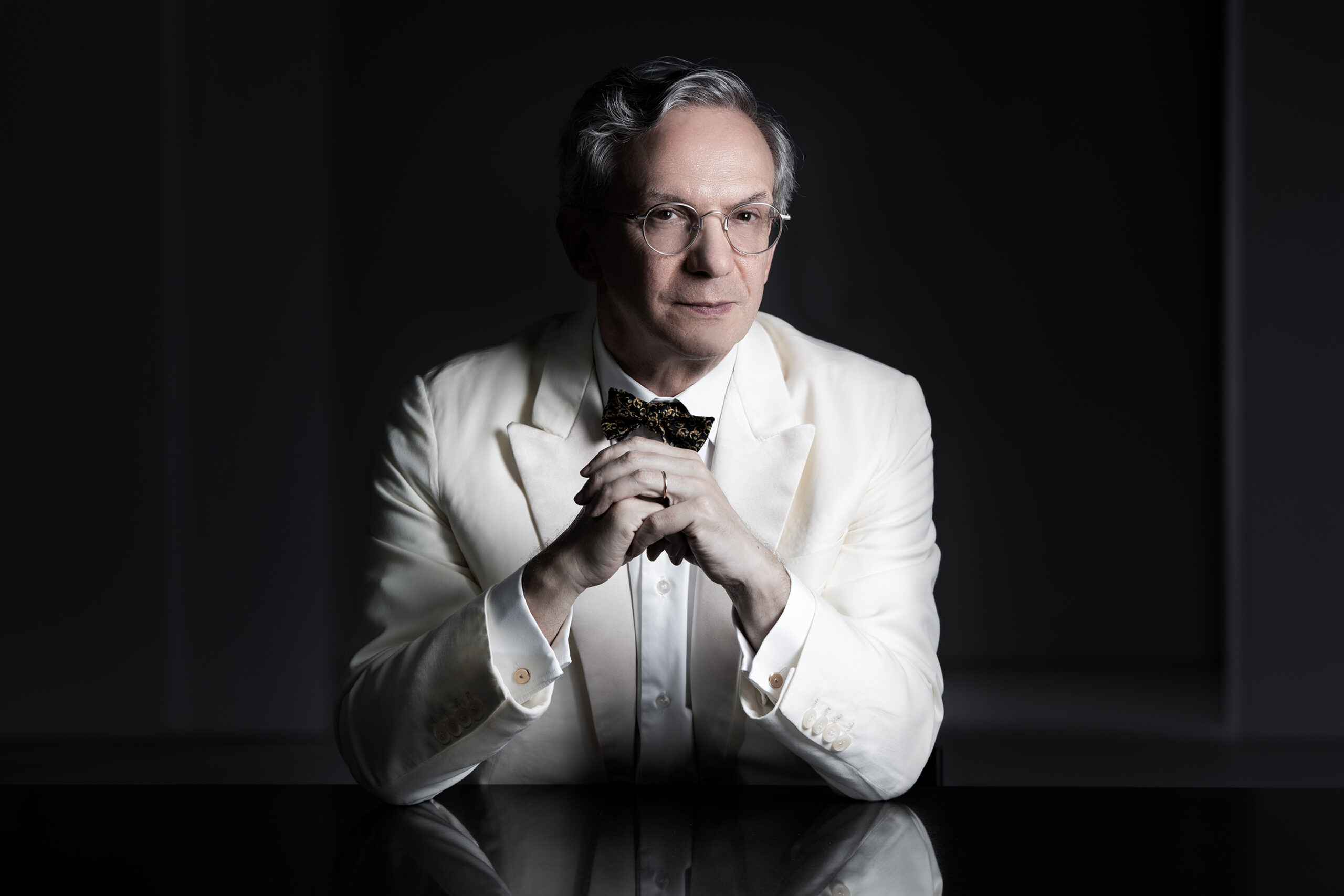 El célebre director italiano Fabio Luisi regresa a la Orquesta y Coro Nacionales de España para dirigir El libro de los siete sellos de Franz Schmidt. El Coro de la Comunidad de Madrid y cantantes internacionales se unirán a la OCNE en la interpretación de uno de los grandes oratorios del siglo XX.